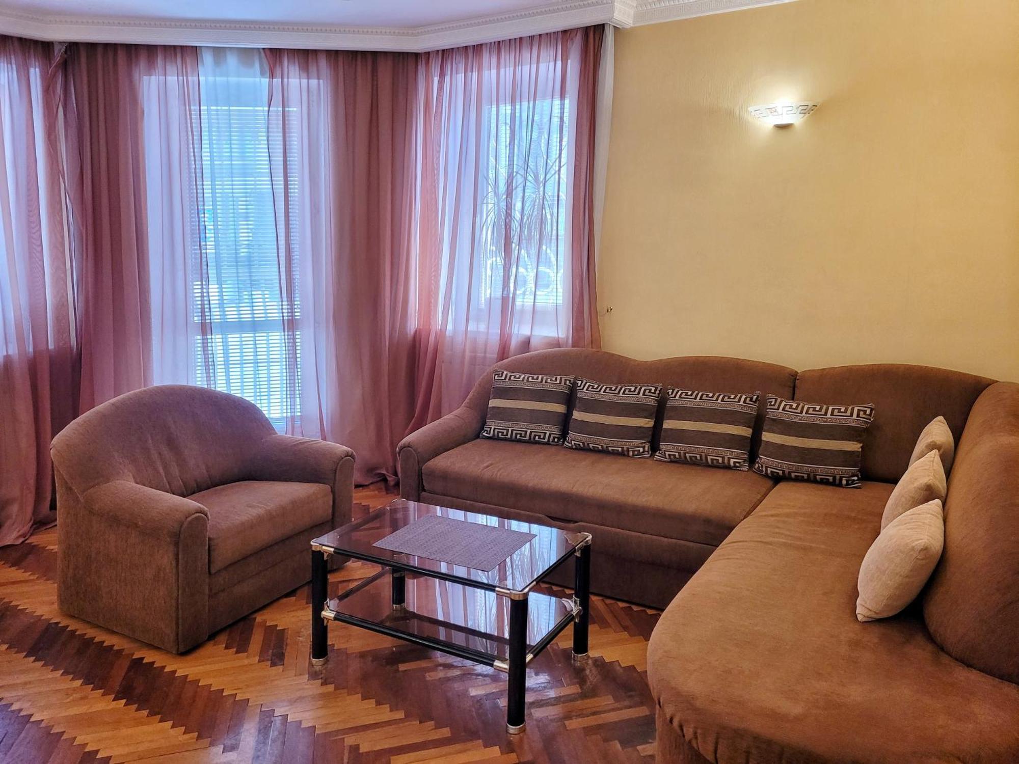Home Hotel Apartments on Kontraktova Ploshcha Kiev Buitenkant foto