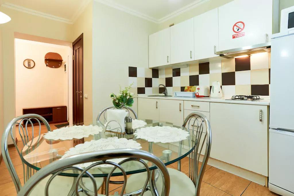 Home Hotel Apartments on Kontraktova Ploshcha Kiev Buitenkant foto